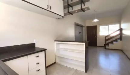 Linda casa com 3 quartos no bairro Ribeirão da Ilha