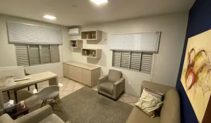 Casa comercial com 219m² de área privativa e 576m² de área total, no Estreito - Florianópolis SC