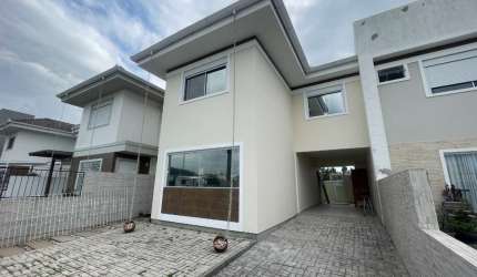 Excelente casa residencial com 3 quarto localizada no Ribeirão da Ilha