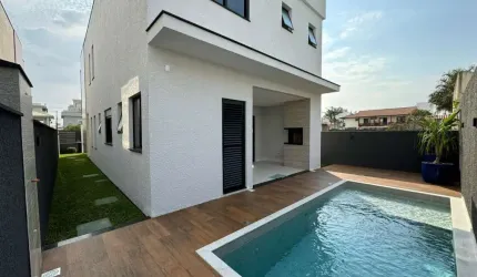 Casa residencial com 233,74m² em Ingleses do Rio Vermelho