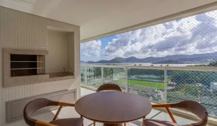 Apartamento com 165,75m² de 2 suítes na Agronômica