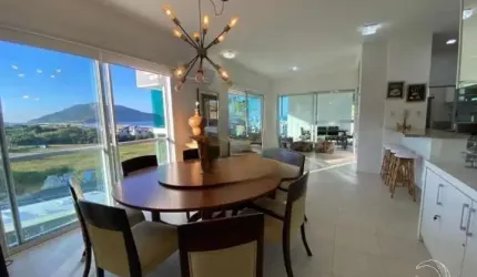 Apartamento com 3 suítes no Santinho