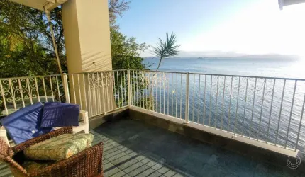 Casa com vista mar e 3 suítes em Cacupé