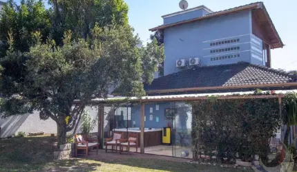 Casa Residencial de 3 dorms no bairro Morro Das Pedras