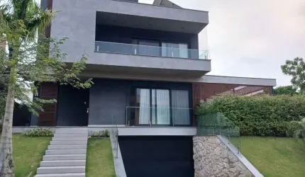Excelente casa de alto padrão com 4 suítes no Rio tavares