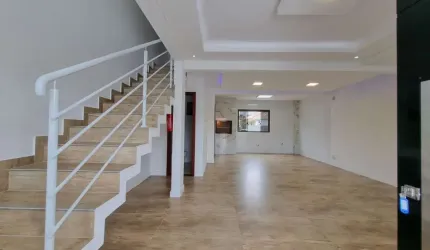 Casa com 3 quartos e 112,02m² priv