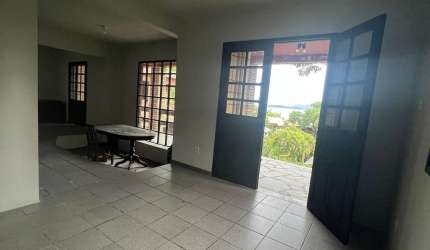 Casa residencial no bairro Sambaqui, Florianópolis.