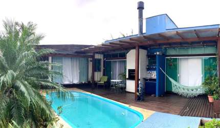Ótima casa com 3 quartos no bairro Pântano do sul