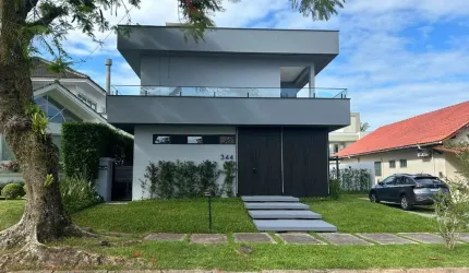 Casa Alto Padrão com 4 quartos em Jurerê Internacional