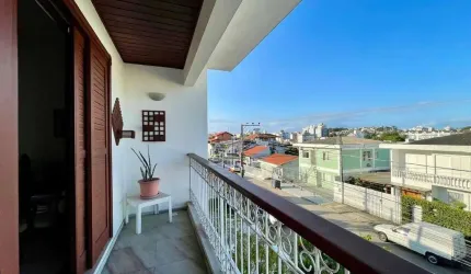 Casa com 4 quartos no bairro Coqueiros, Florianópolis.