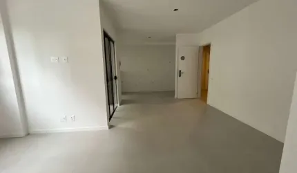 Apartamento com 2 quartos sendo 1 suíte no Balneário do Estreito