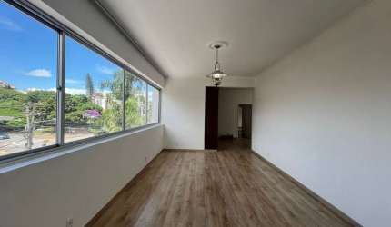 Apartamento com 4 quartos sendo 1 suíte no Centro