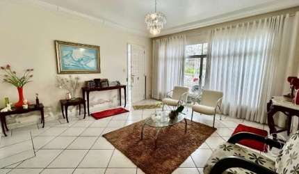 Casa residencial com 4 quartos e 360 m² no Jardim Atlântico