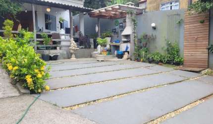 Ótima casa com 2 quartos no bairro da Armação