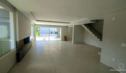 Casa Residencial de 450m² com 4 quartos nos Ingleses