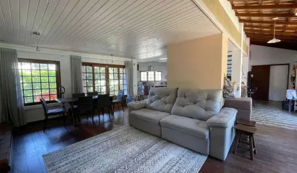 Casa com 3 quartos e 3 suítes em Sambaqui