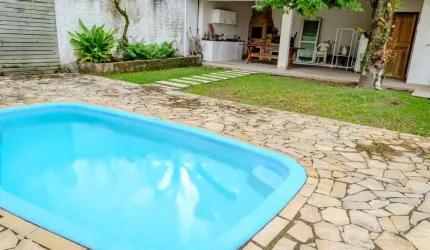 Casa Residencial de 254m² com 6 quartos na Trindade