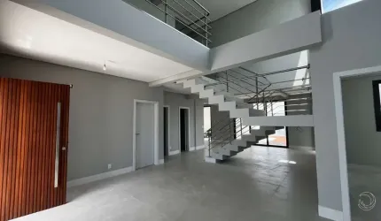Casa alto padrão com 3 suítes no bairro Ratones, Florianópolis.
