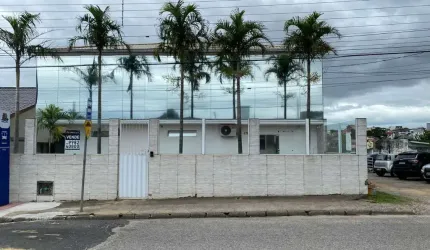 Prédio Comercial de 420m² no bairro Serraria em São José