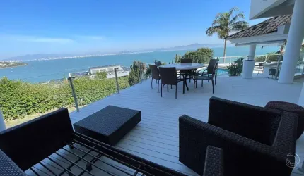 Casa Residencial de 991m² com  6 Quartos no Cacupé