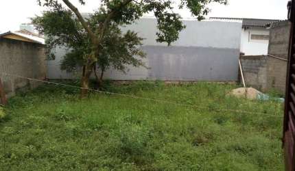 Terreno à venda em Carianos, Florianópolis - 360m² com Casa de Madeira