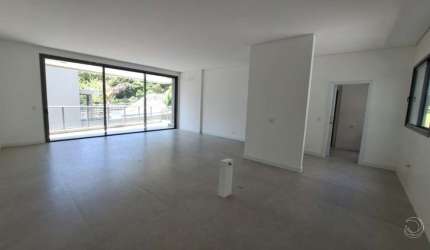Apartamento de Alto Padrão com 3 Suítes no Cacupé, Florianópolis.