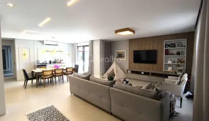 Charmosa Casa à Venda em Itacorubi - Florianópolis