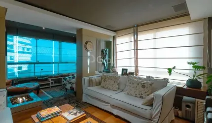 Cobertura de 303m² com 4 quartos sendo 2 suítes na Agronômica