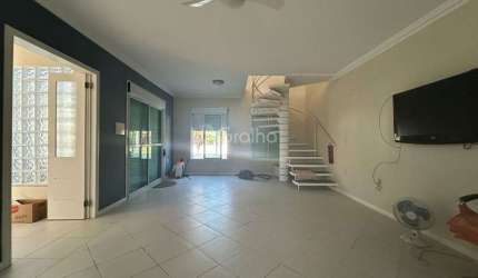 Casa de 250m² com 3 quartos no bairro Praia de Fora em Palhoça
