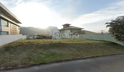 Terreno de 360m² na Pedra Branca
