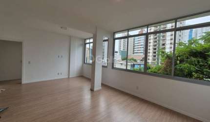 Apartamento com 3 quartos sendo 1 suíte no Centro de Florianópolis
