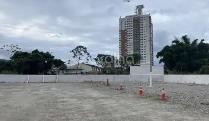Terreno de 2.146,00 m² no Centro de Palhoça