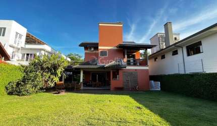 Casa com 3 quartos e 230m² privativos em Jurerê Internacional, Florianópolis