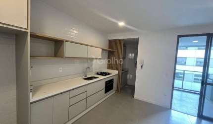 Apartamento de 132 m² com 2 quartos sendo 1 suíte no bairro Cacupé