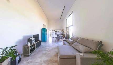 Casa de 375m² com 4 quartos sendo 2 suítes nos Ingleses