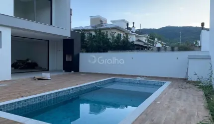 Casa de 275m² com 4 quartos sendo 3 suítes na Pedra Branca