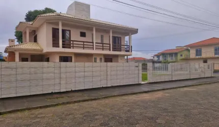 Casa com 3 quartos no bairro carianos