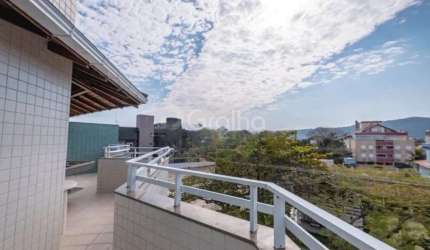 Cobertura com 2 quartos, sendo 1 suíte e 67m² privativos na Cachoeira do Bom Jesus, Florianópolis