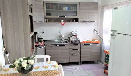 Casa Residencial de 12 dorms no bairro Carianos