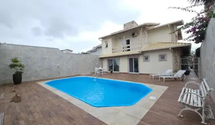 Casa Residencial de 4 dorms no bairro Carianos