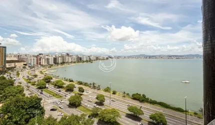 Apartamento de 4 dorms no bairro Beira Mar