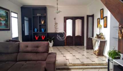 Casa Residencial de 6 dorms no bairro Canto