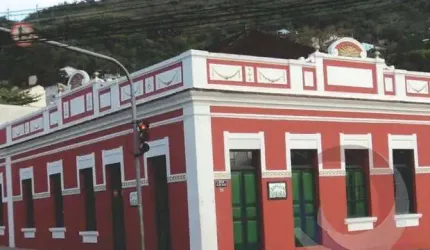Casa Comercial de 360m² no bairro Saco Dos Limões