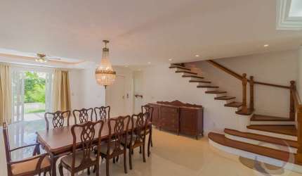 Casa Residencial de 380m² com 5 quartos sendo 4 suítes em Jurerê