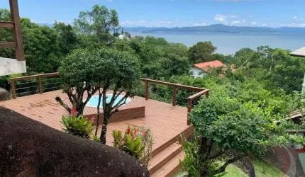 Casa Residencial de 4 quartos no Bairro Cacupé