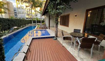 Casa Residencial com 3 suítes e 450m² de área total em Jurerê Internacional, Florianópolis