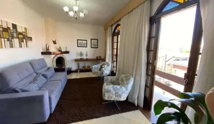 Casa Residencial de 3 dorms no bairro Capoeiras