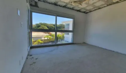 Duplex com 3 quartos sendo 3 suítes em Cacupé