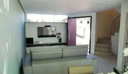 Casa Residencial de 3 dorms no bairro Agronômica