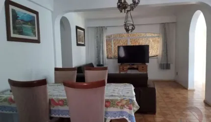 Casa Residencial de 6 dorms no bairro Capoeiras